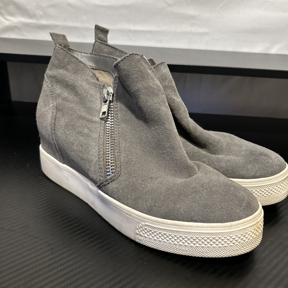 New Steve Madden Wedgie Sneaker Size:8 Grey Suede Women